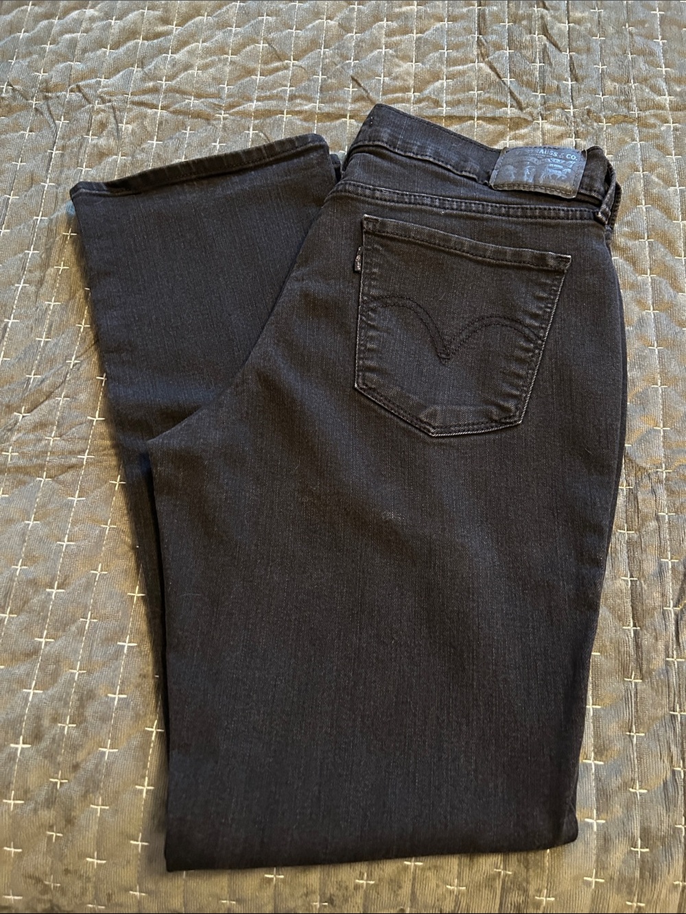 Levi’s Dark Wash 505 Straight Leg Jeans - Classic Back Pocket 29
